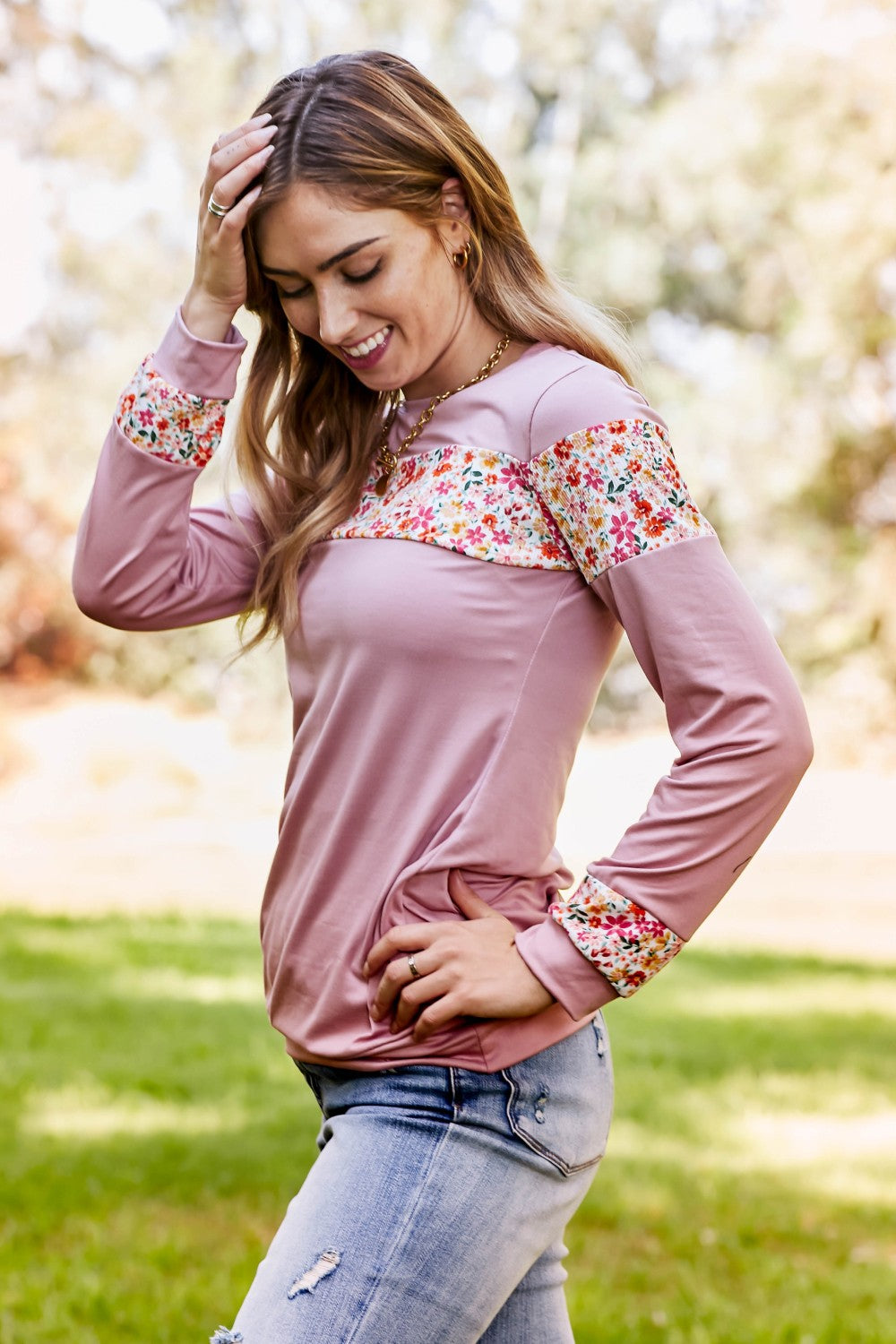 Acting Pro Floral Bloom Full Size Floral Contrast Top